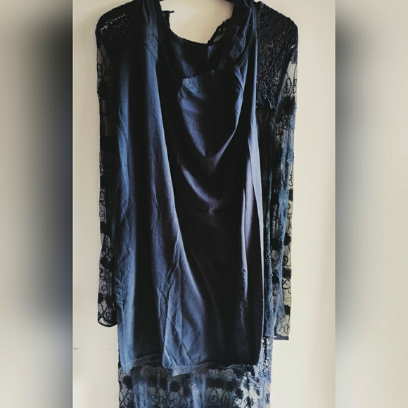 Women's Black dresses are long with black slips fully laced - Picture 5 of 6